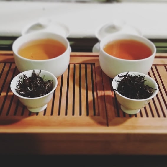 oolong and black tea brewed