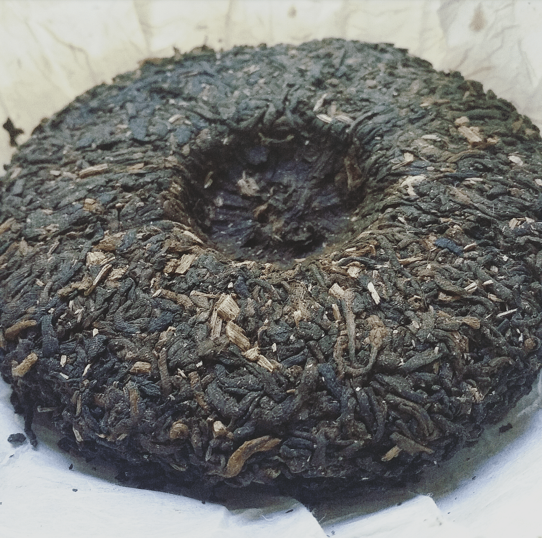 Agarwood puerh cake