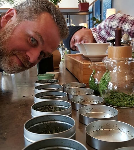 chuck-eyes-the-sencha-row